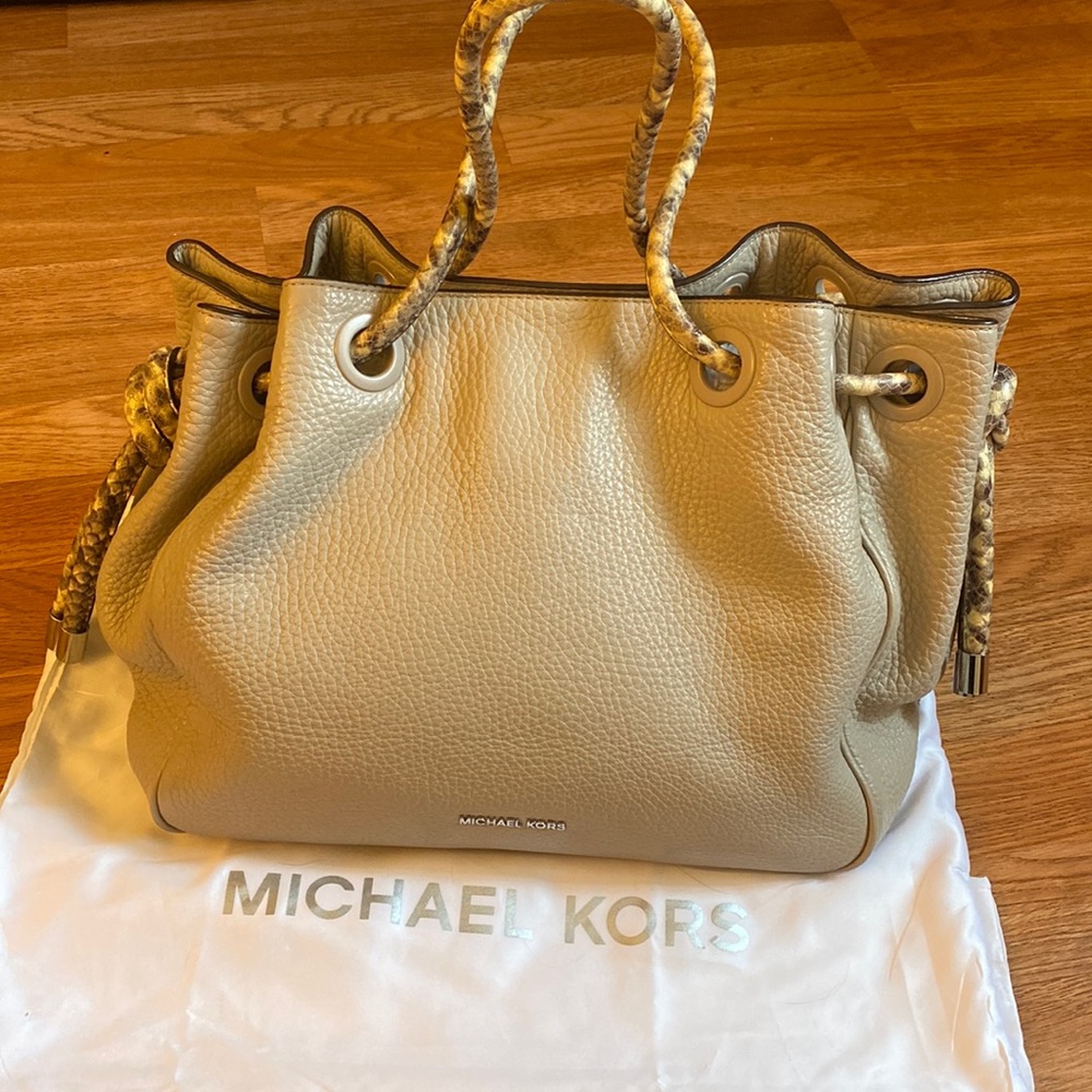Michael Kors handbag ✨ includes FREE MK wristlet